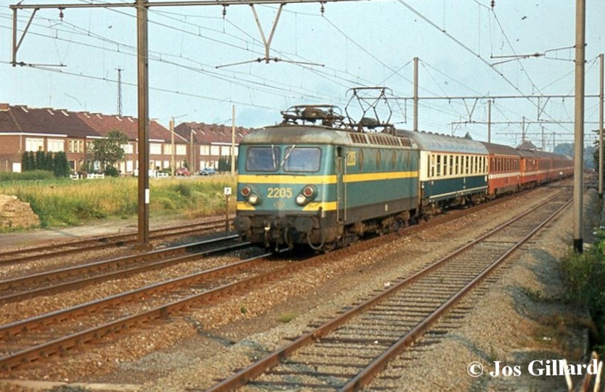 004.2205 bl. DB+I8-Ezemaal. 11-07-83.jpg