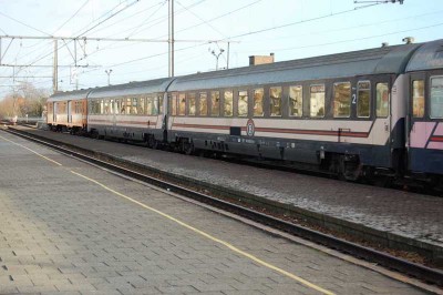 I6 slaaprijtuigen en postwagen(?)