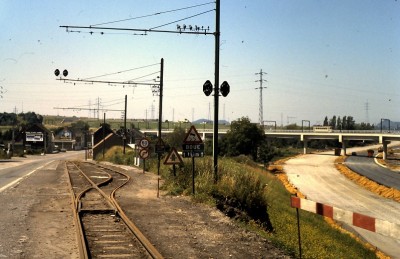 Let ook op het nieuwe traject van de Metro in de achtergrond- het begin van het einde...