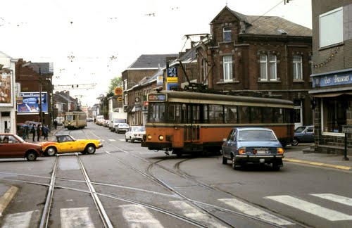 Pas op! van rechts naar linkerspoor tegen verkeer in....