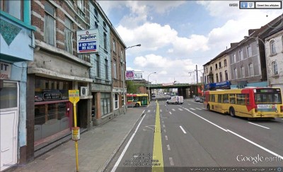 Hier ging het met lijn 80 rechtsaf- de bus rijdt in twee richtingen langs La Gare.