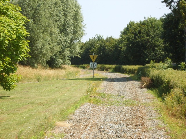 Eenmaal de Pathoekeweg overgestoken valt de snelheid naar beneden tot 10 km/u. Dit is ook het eigenlijke einde van L201. Vanaf hier begint het havengebied.
