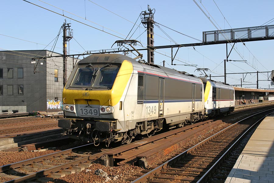 NMBS 1349 en CFL 3014 te Antwerpen Berchem op 31 augustus 2005