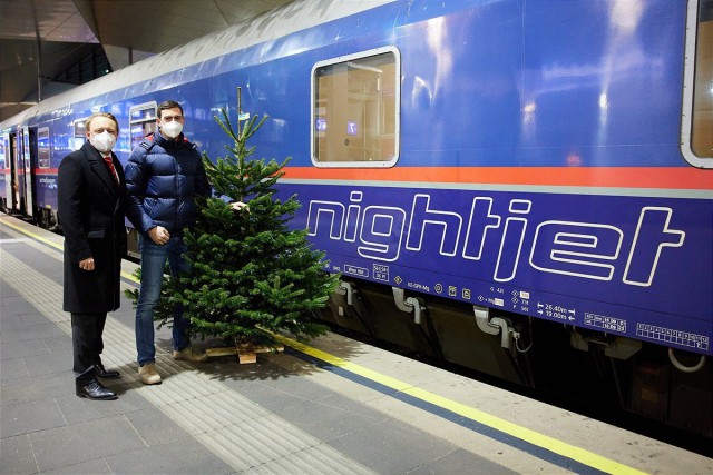 Christbaum Abfahrt Nightjet (c) ÖBB - Andreas Scheiblecker.jpg