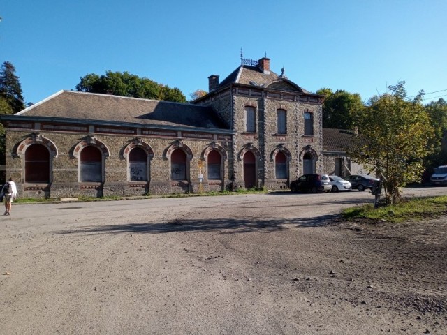 Station Grupont. Hier kon de TEC-bus zogezegd niet keren...