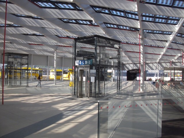 Namur gare platform TEC - kopie.JPG